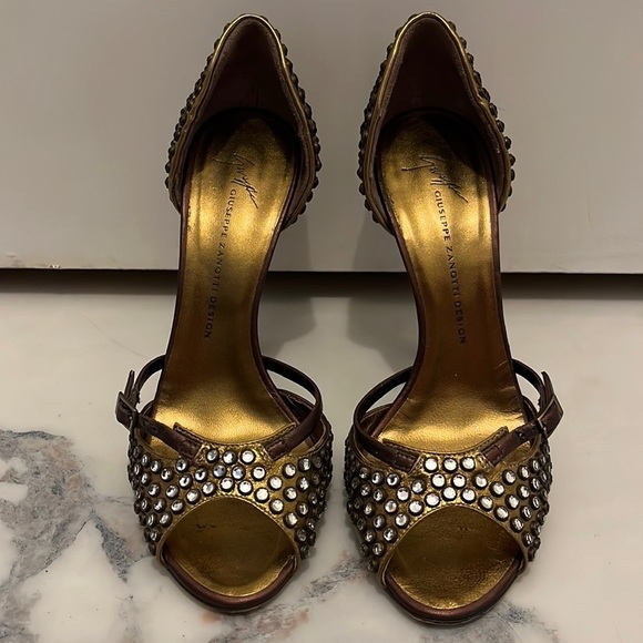 Giuseppe Zanotti Copper Gold Heels with Crystals and Black Bead Embellishments - Picture 3 of 12